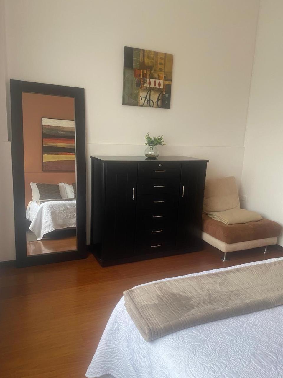 Hospedaje En Quito Norte, Apartamento & Suite Independientes Eksteriør billede